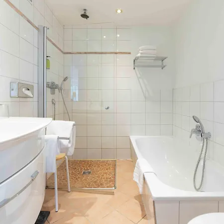 Hubertus Hotell 3*